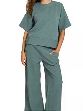 NWOT Zenana Ribbed Round Neck Tee & Pants Set Size L